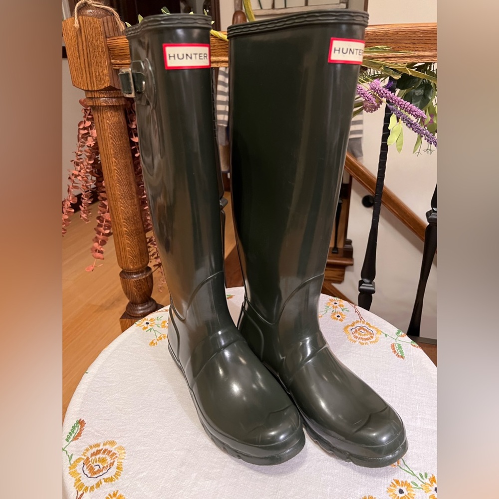 Hunter Original Tall Gloss Rain Boots in Dark Olive, US 8